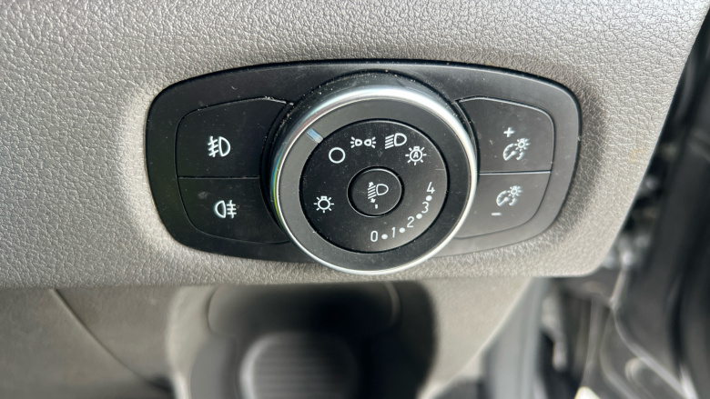 Ford Transit Custom 300 L1 Diesel Fwd 2.0 EcoBlue 130ps Low Roof D/Cab Limited Van Auto